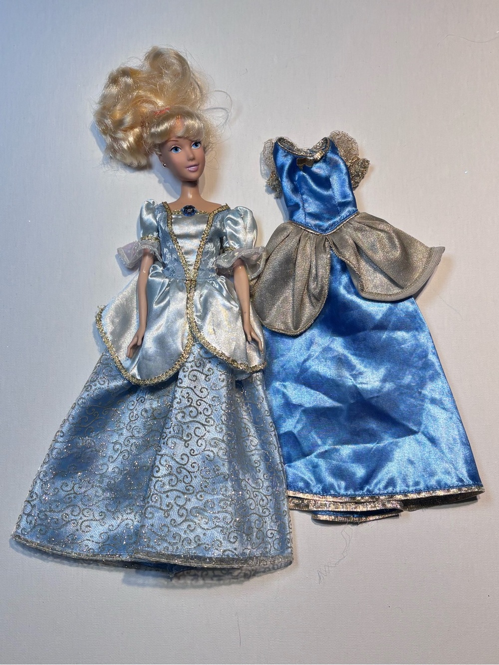 Vintage Disney Princess Cinderella Doll Set – Includes 2 Gowns! ✨
